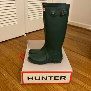 Hunter Boots tall Green size 8